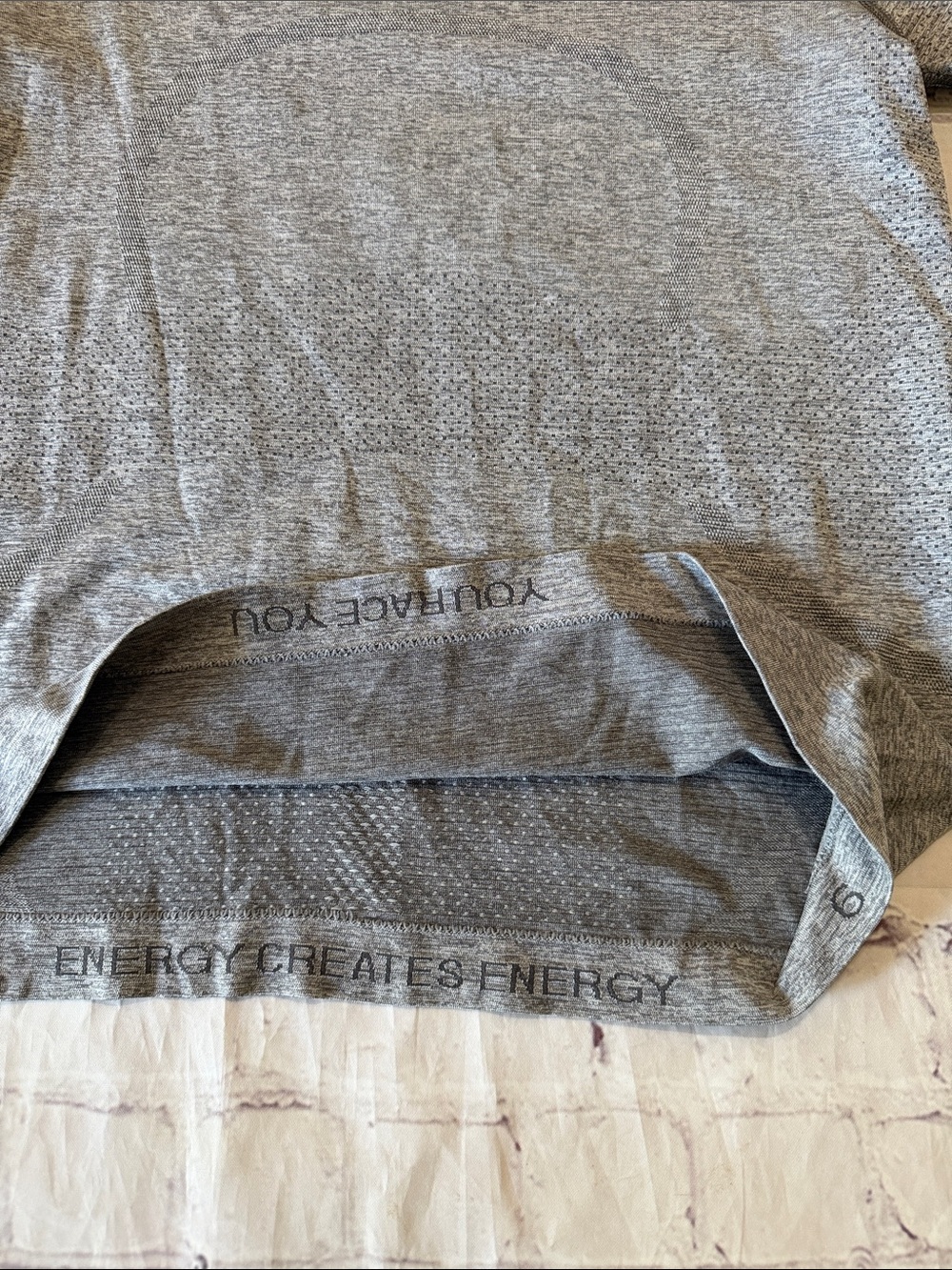 Lululemon Swiftly Tech Short Sleeve 2.0 *Race Length Gray Size 6 Small - Picture 3 of 5